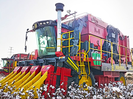 钵施然4MZD-4A型自走式圆捆打包棉花收获机